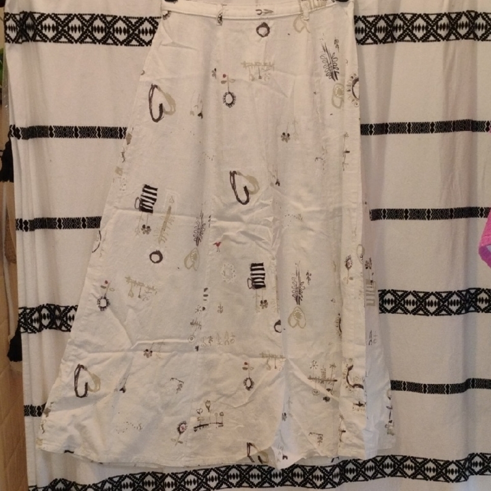 White Patterned Women's Skirt - image 1